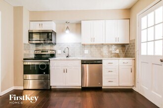 5823 NW Aspen Ln in Kansas City, MO - Building Photo - Building Photo