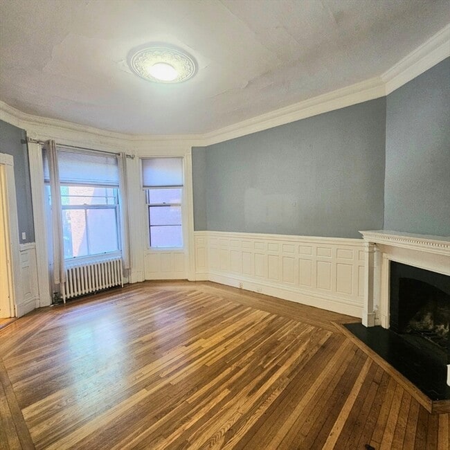295 Newbury St