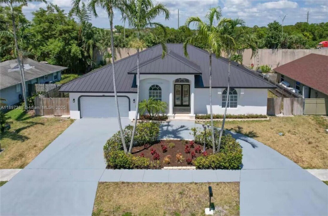 3409 Diane Dr in Boynton Beach, FL - Building Photo