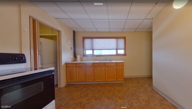 325 Main St-Unit -Apt 2 in Medford, MA - Foto de edificio - Building Photo