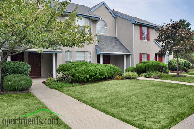 Royal Oaks and East Garden in Monmouth Junction, NJ - Building Photo - Building Photo