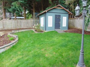 1343 222nd Pl NE in Sammamish, WA - Foto de edificio - Building Photo