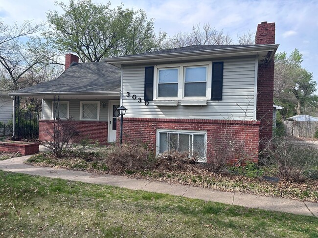 property at 3030 E Mount Vernon St