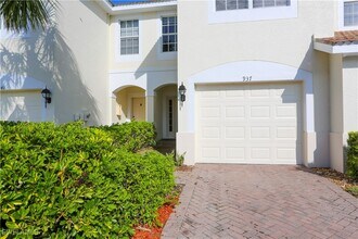 937 Hampton Cir in Naples, FL - Building Photo - Building Photo