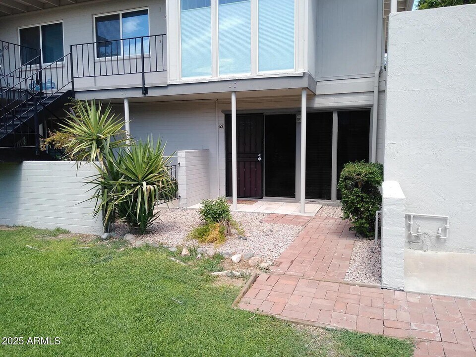 4142 E Calle Redonda in Phoenix, AZ - Building Photo
