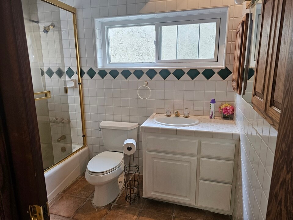 3934 Alonzo Ave in Encino, CA - Foto de edificio