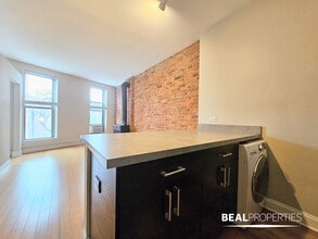 2208 N Clark St in Chicago, IL - Building Photo - Building Photo