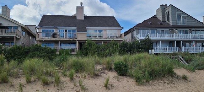 property at 2828 Charlemagne Dr
