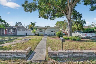 5410 19th Ave S in Gulfport, FL - Building Photo - Building Photo