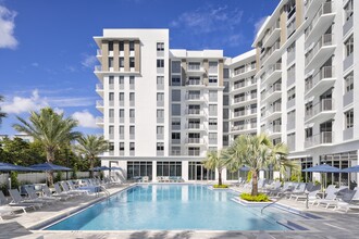 The Marc at Palm Beach Gardens in Palm Beach Gardens, FL - Foto de edificio - Building Photo