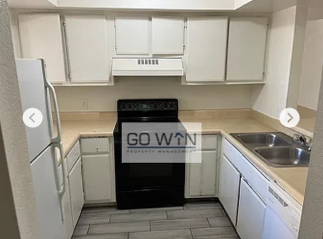 2801 E Marconi Ave in Phoenix, AZ - Building Photo - Building Photo