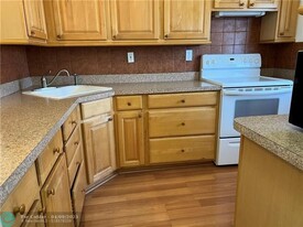 1319 E Hillsboro Blvd in Deerfield Beach, FL - Building Photo
