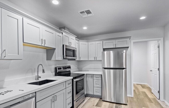 6417 S 10th St in Phoenix, AZ - Foto de edificio - Building Photo