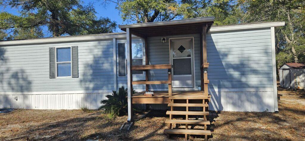 135 Henderson Rd in Defuniak Springs, FL - Building Photo