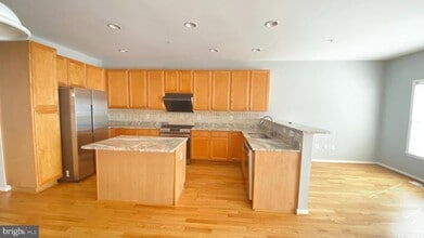 14048 Rockingham Rd in Germantown, MD - Building Photo - Building Photo