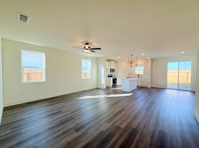 654 Stephanie Dr in Merced, CA - Building Photo - Building Photo