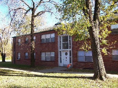 9412 W Main St in Belleville, IL - Foto de edificio