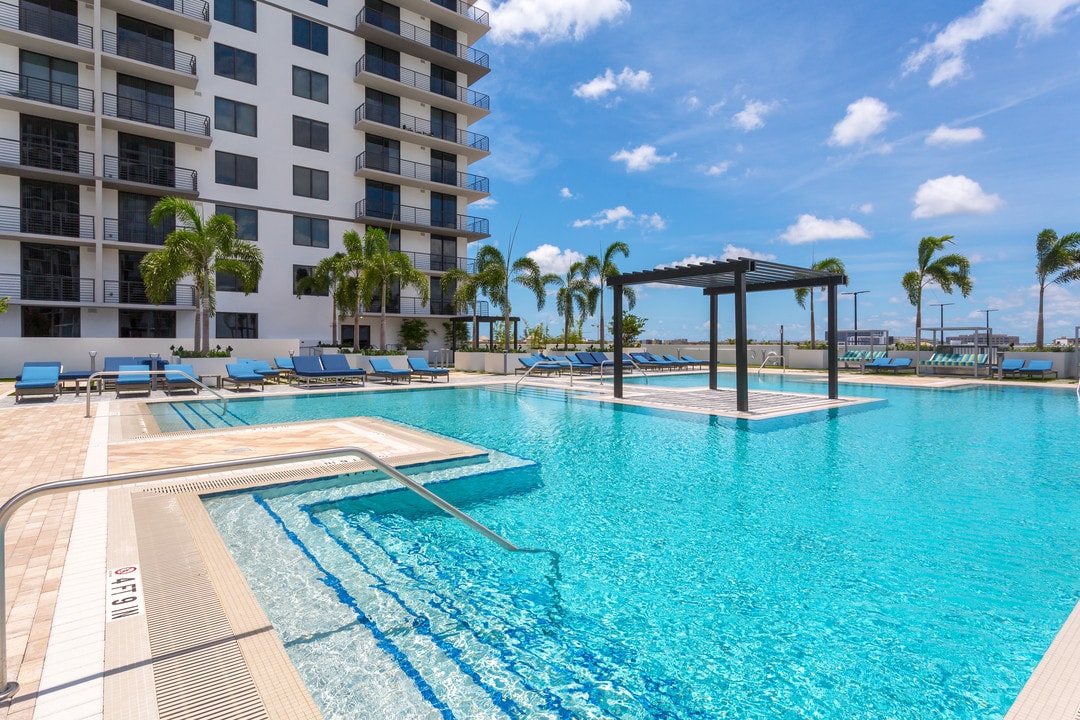 The Palma at Downtown Doral in Doral, FL - Foto de edificio