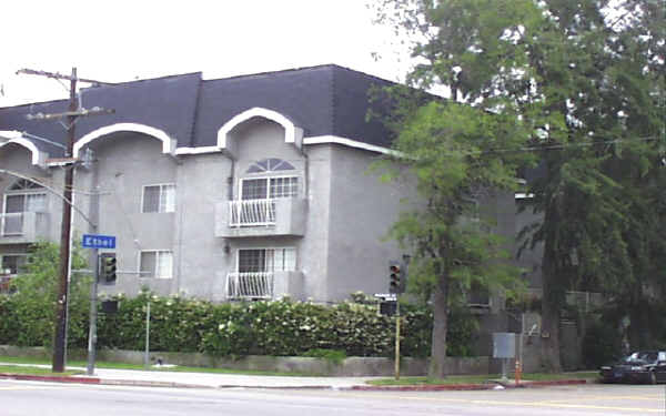 4750 Ethel Ave in Los Angeles, CA - Foto de edificio