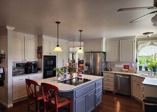 848 Granada Ln in Vacaville, CA - Foto de edificio - Building Photo