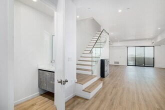 7341 Valmont St in Tujunga, CA - Building Photo - Interior Photo