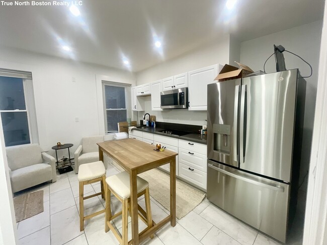 206 Hanover St-Unit -1 in Boston, MA - Building Photo - Building Photo