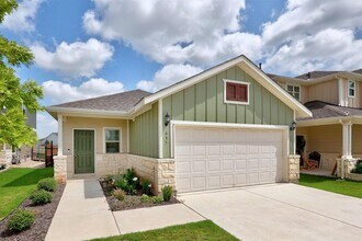 637 Pickrell Lp in Liberty Hill, TX - Building Photo - Building Photo