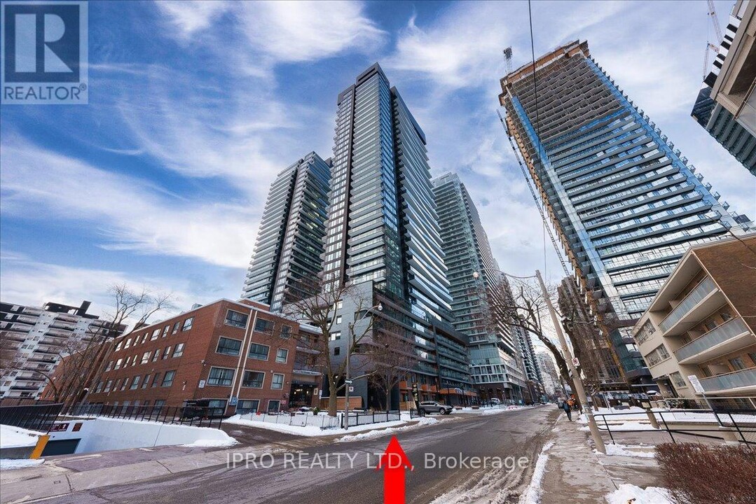 117-1117 Broadway Ave in Toronto, ON - Building Photo