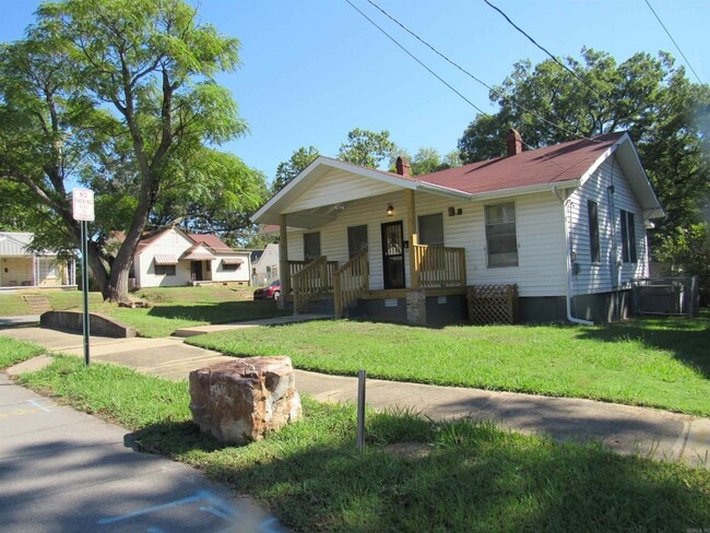 property at 2022 N Magnolia St
