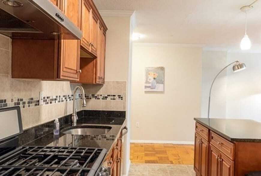 2 Hawthorne Pl, Unit 15M in Boston, MA - Building Photo