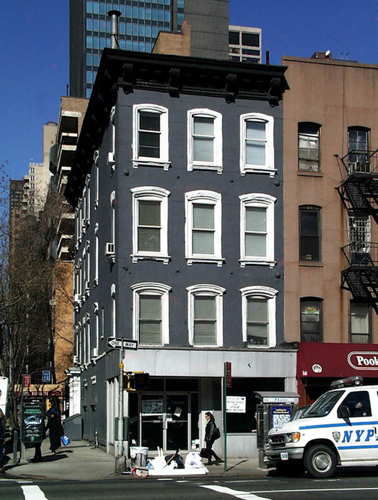 943 Second Ave in New York, NY - Building Photo