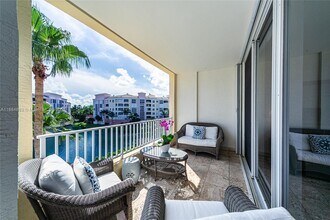 707 Crandon Blvd in Key Biscayne, FL - Building Photo - Building Photo