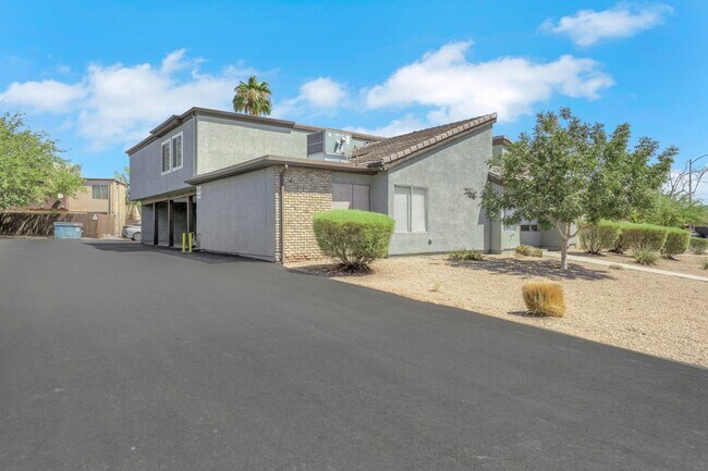property at 1520 Hialeah Dr