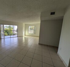9405 W Flagler St in Miami, FL - Building Photo - Building Photo