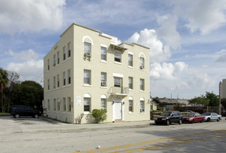 Mirian Apartments in West Palm Beach, FL - Building Photo - Building Photo