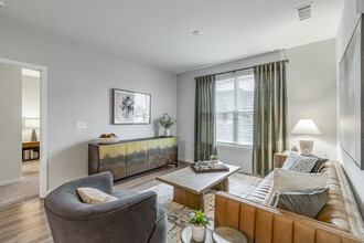 Perimeter Pointe in Charlotte, NC - Building Photo - Interior Photo