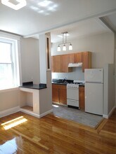 1121 Commonwealth Ave, Unit 10 in Boston, MA - Building Photo - Building Photo