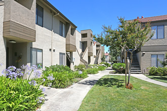 Clipper Cove Apartments in Stockton, CA - Building Photo - Building Photo