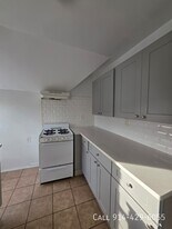 35 Altonwood Pl in Yonkers, NY - Building Photo