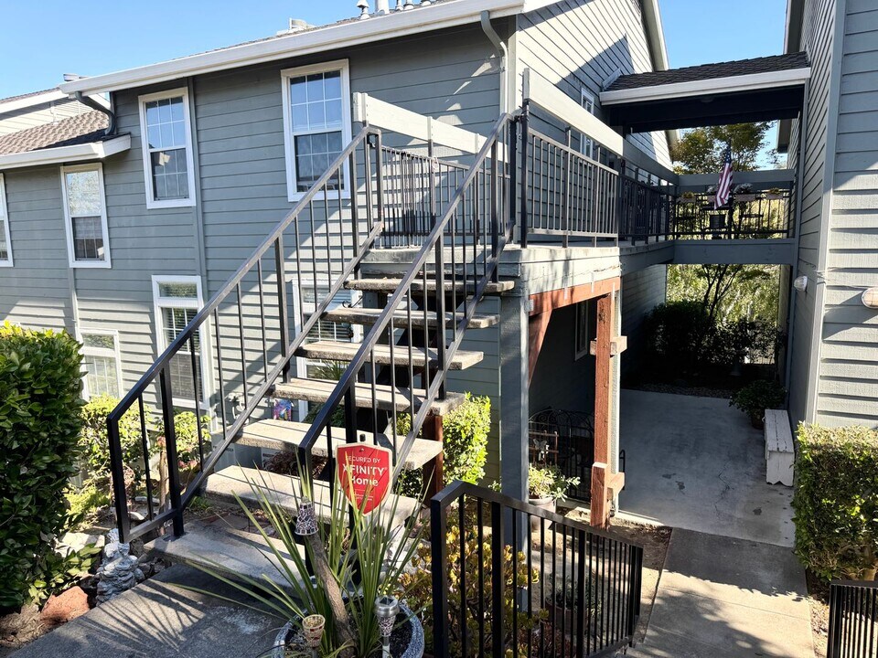 7670 Canyon Meadows Cir in Pleasanton, CA - Building Photo