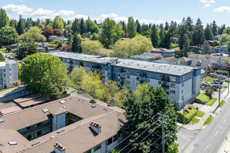 North Gate Plaza in Seattle, WA - Foto de edificio - Building Photo