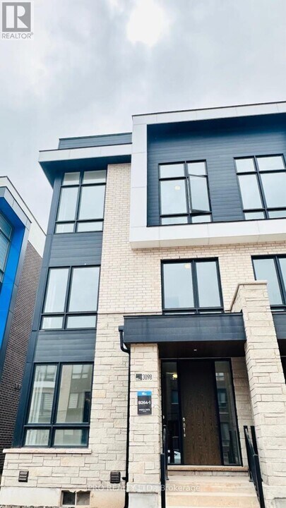 3098 Meadowridge Dr in Oakville, ON - Building Photo