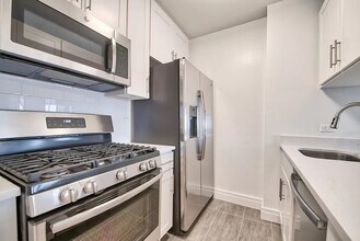 266 E 7th St, Unit 4F in New York, NY - Building Photo - Building Photo