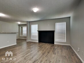 3984 Frontier Rd in Willis, TX - Foto de edificio - Building Photo