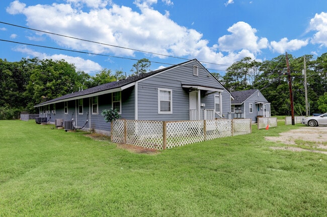 2322 Central Street St in Dickinson, TX - Building Photo - Building Photo