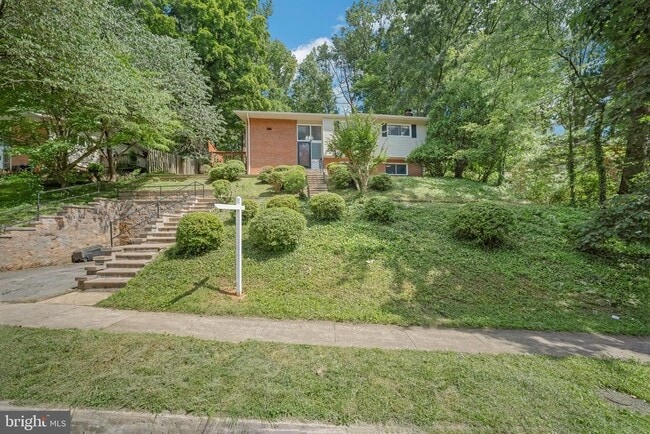 7826 Glenister Dr in West Springfield, VA - Building Photo - Building Photo