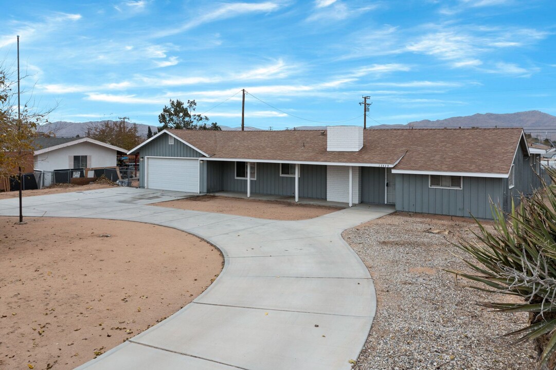 13429 Rancherias Rd in Apple Valley, CA - Building Photo