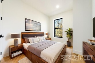 Decatur St, Unit 2 in Brooklyn, NY - Building Photo - Building Photo