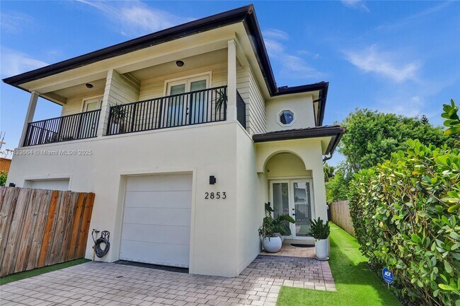 property at 2851 SW 38th Ct
