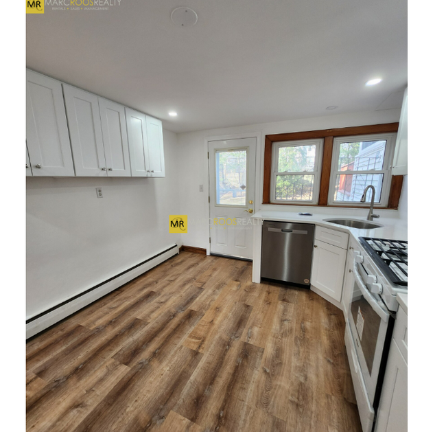 4 Centre Ln, Unit T in Boston, MA - Foto de edificio - Building Photo